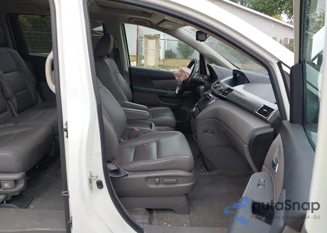 2015 Honda Odyssey Touring/Touring Elite z USA, uszkodzony, nr VIN 5FNRL5H93FB020669